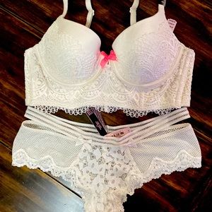 NWT Victoria’s Secret bustier bra and cheeky panty in 32C & S.